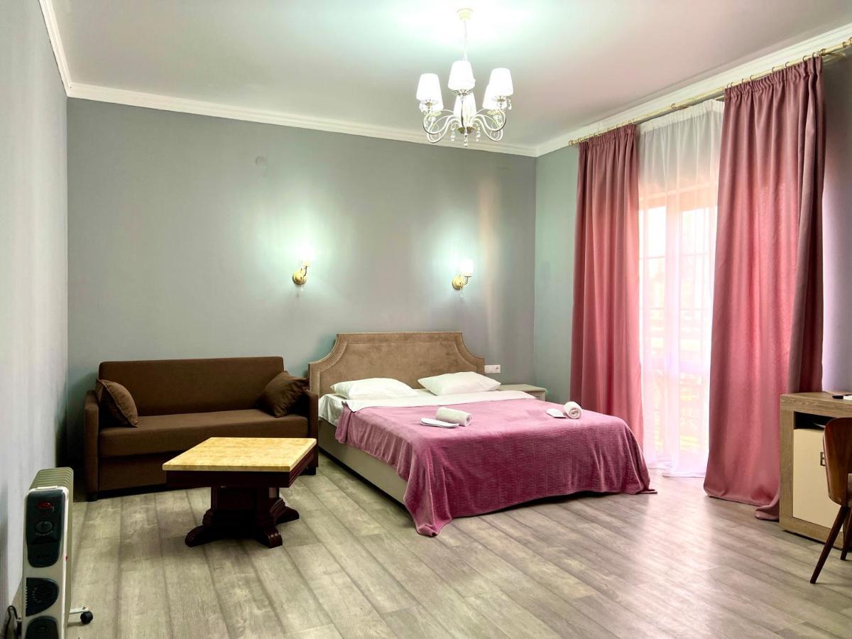 סוקהום Hotel In Sukhum מראה חיצוני תמונה